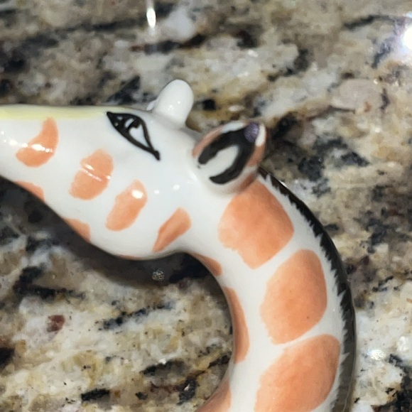 Pier 1 Imports Giraffe Handle Handle Head Neck Mug Set - Picture 11 of 12